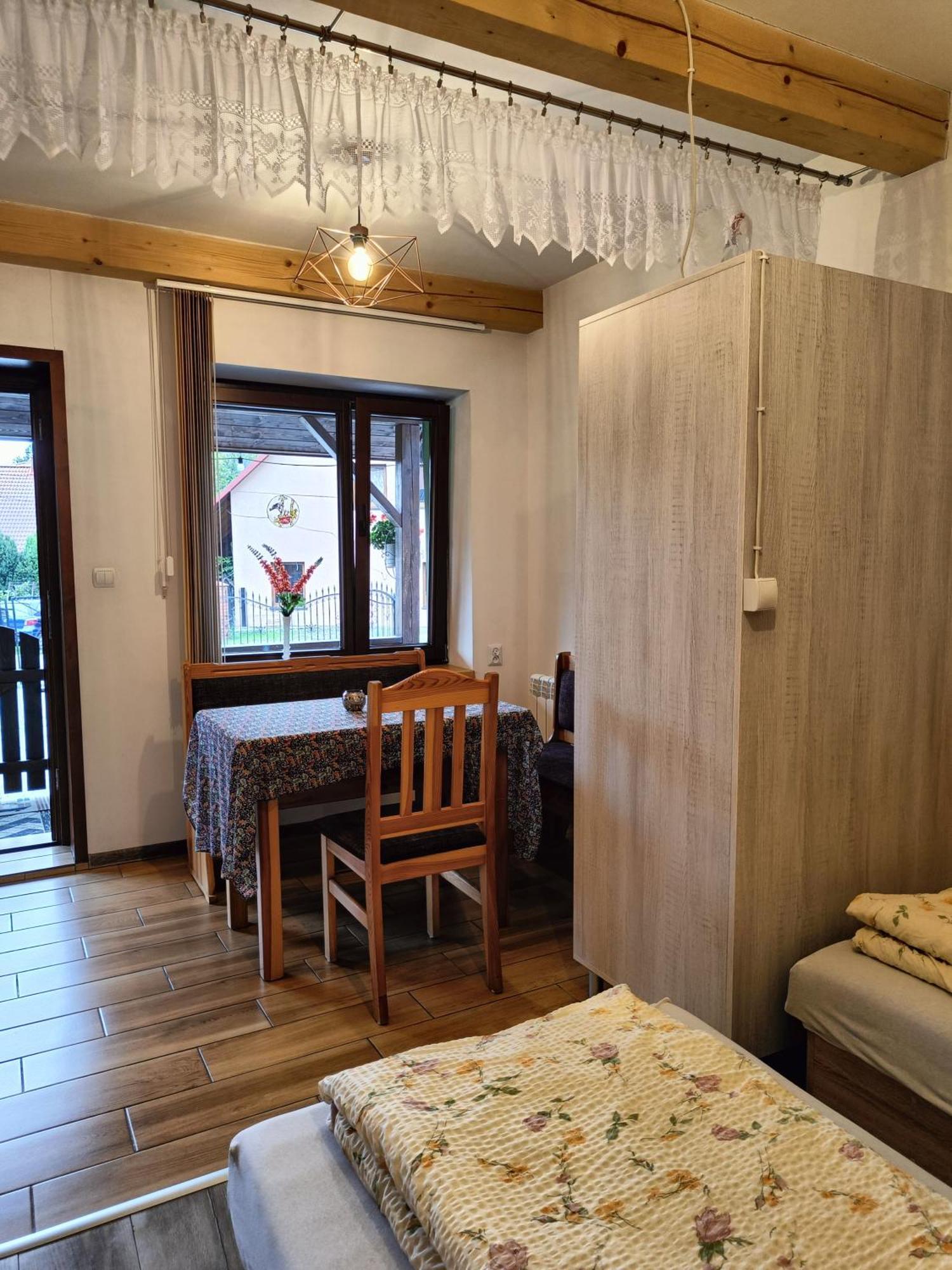 Pod Modrzewiami Apartment Milowka Bagian luar foto