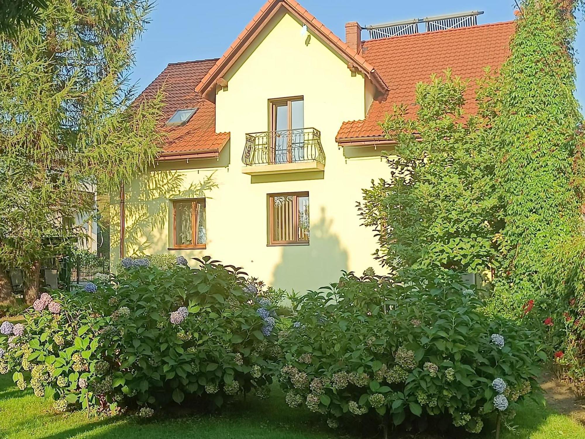 Pod Modrzewiami Apartment Milowka Bagian luar foto